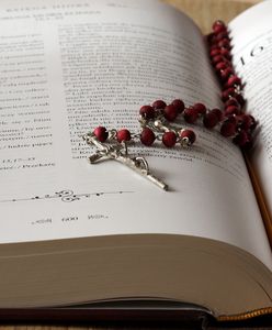 "Bądźcie płodni i rozmnażajcie się". Dylemat katoliczki: antykoncepcja czy wiara?