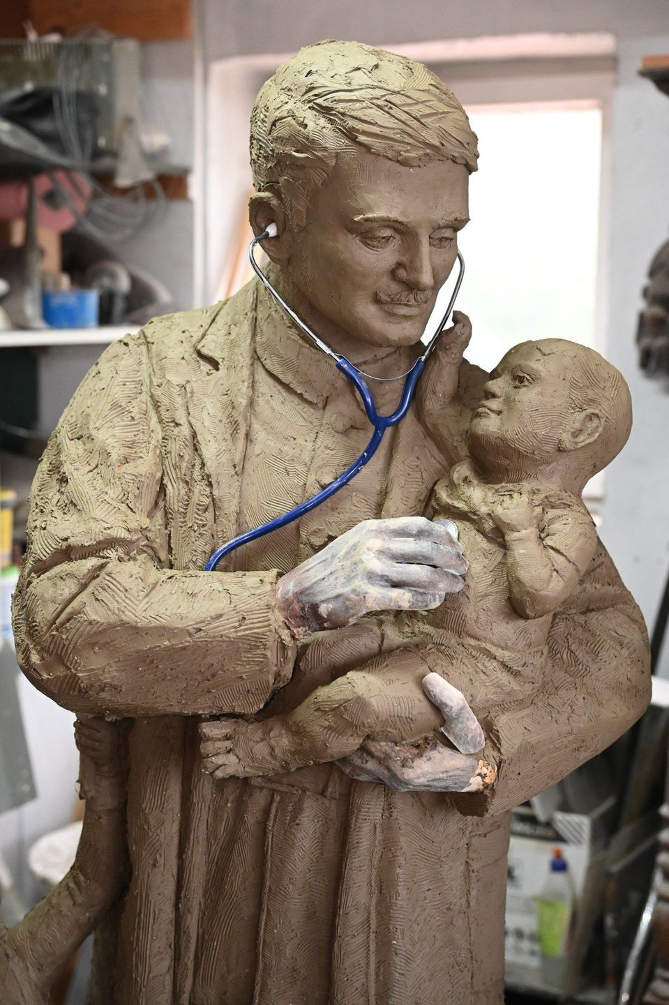 Taki będzie pomnik założyciela szpitalika dziecięcego na Langiewicza w Kielcach, doktora Władysława Buszkowskiego.