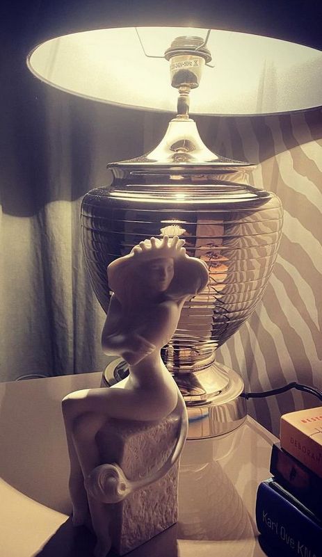 Karolina Szostak lubi stylowe dodatki 