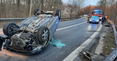 Śląskie. Miał wielkie szczęście. Z dachowania wyszedł bez szwanku