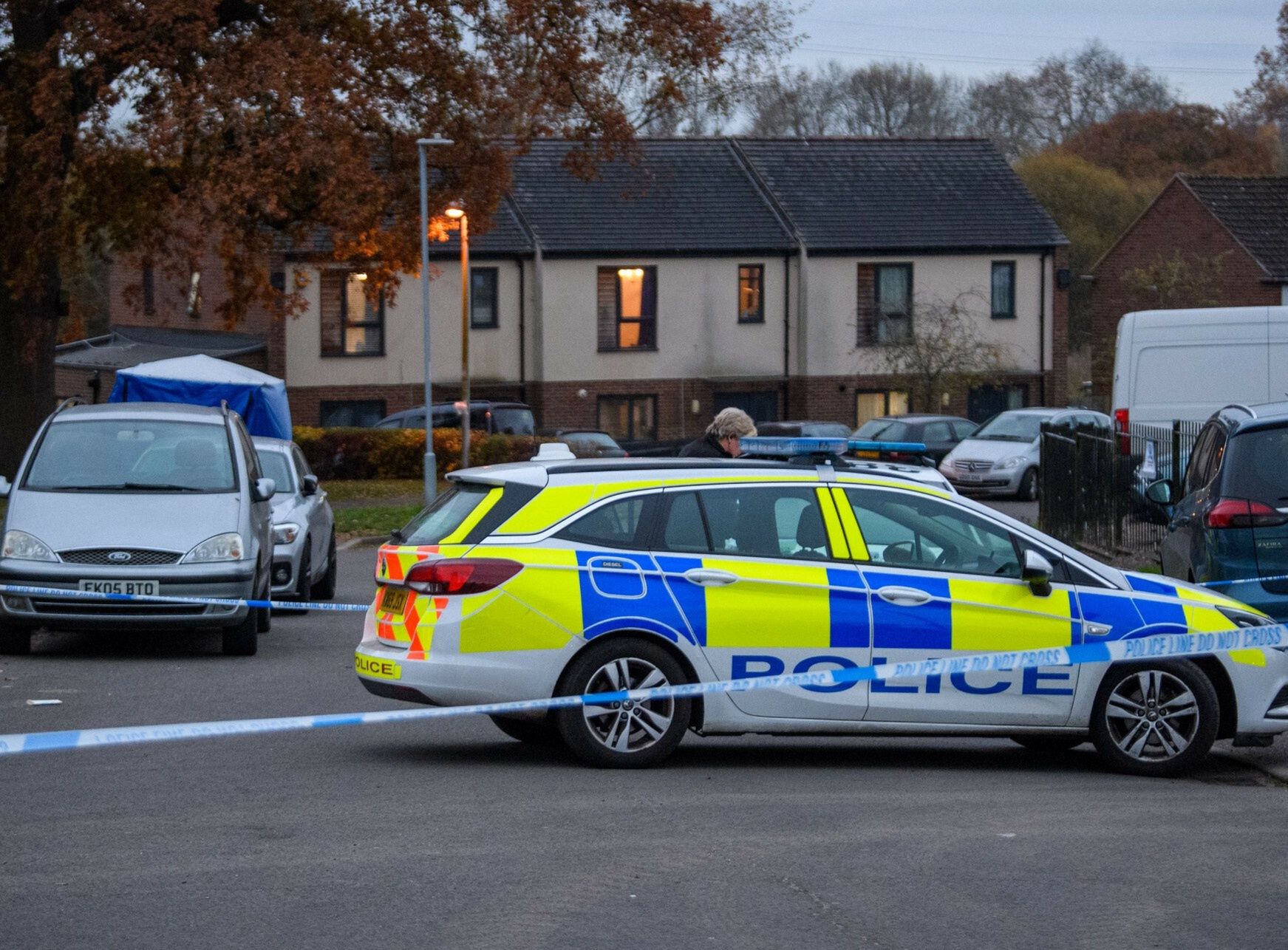 arch48Mandatory Credit: Photo by Peter Manning/LNP/Shutterstock (12616578g)  A police vehicle parked in front of a forensic tent following a stabbing on Wensley Road in Coley Park, Reading. An 18-year-old woman suffered stab wounds and was attended to by South Central Ambulance Service and Thames Valley Air Ambulance at approximately 14:05GMT and was taken to hospital. One man has been arrested in connection with this incident. It is thought that victim and her attacker are known to each other.  Stabbing in Reading, Berkshire, Reading, Berkshire, UK - 24 Nov 2021Peter Manning/LNP/Shutterstock