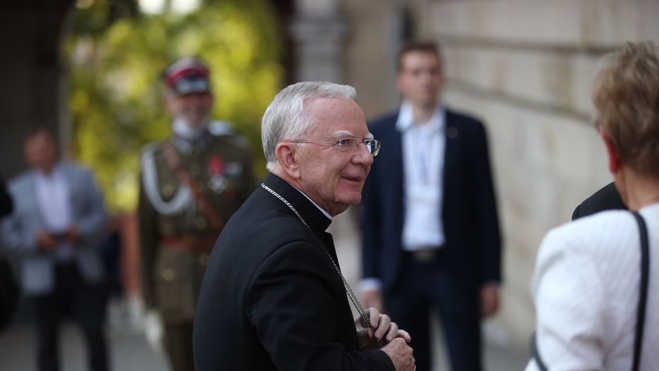 Za Kaczyńskich musisz podziękować bogu. Hierarcha przeszedł samego siebie