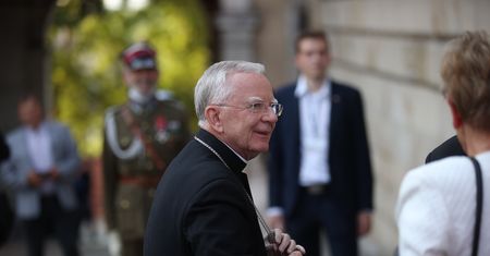 Za Kaczyńskich musisz podziękować Bogu. Hierarcha przeszedł samego siebie