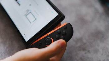 Pies odgryzł JoyCona ze Switcha 2. Nintendo wymieni część za darmo
