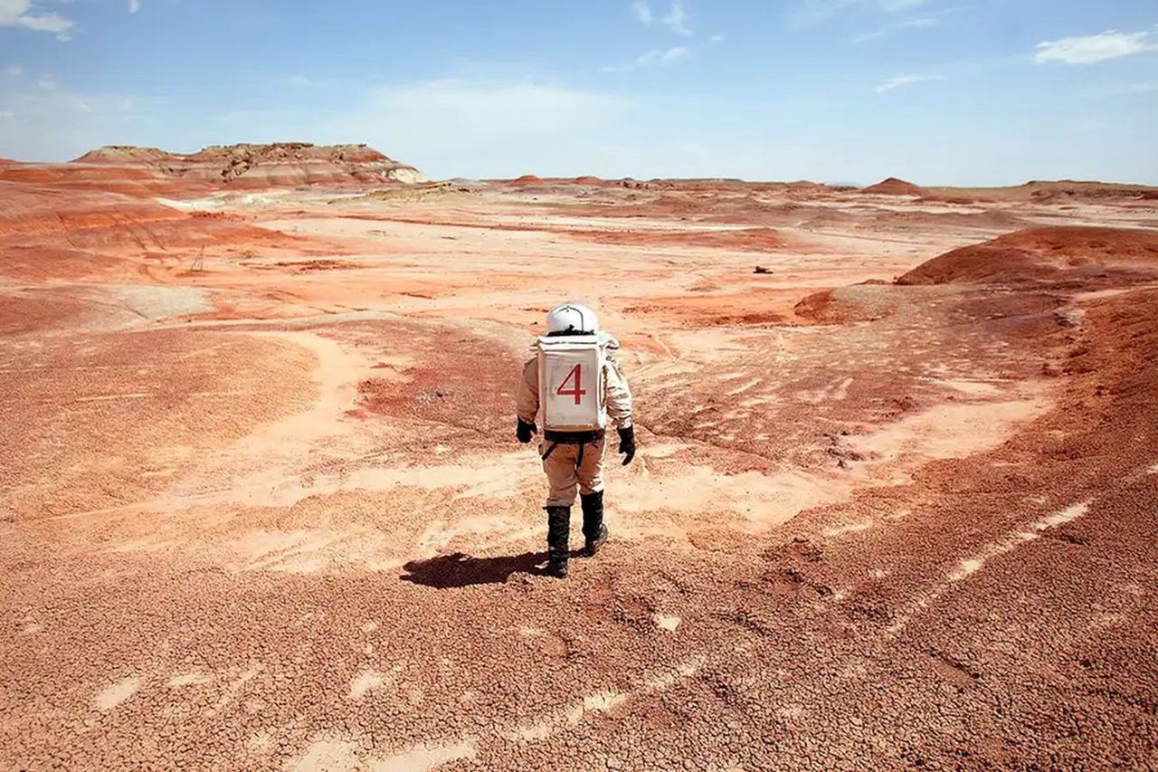 Mars bays. Экспедиция на Марс. Человек с Марса. На Марсе. Пейзажи Марса.