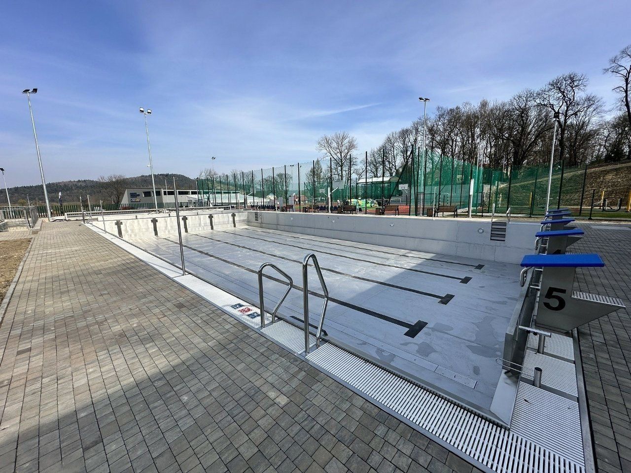 Nieużywany basen w Marcinkowicach do rozbiórki?