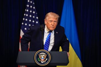 Trump po rozmowie z Zełenskim: Rosja ma pomóc w odbudowie Ukrainy