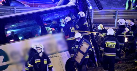 Makabryczny wypadek w Kaszycach. Autobus runął na A4