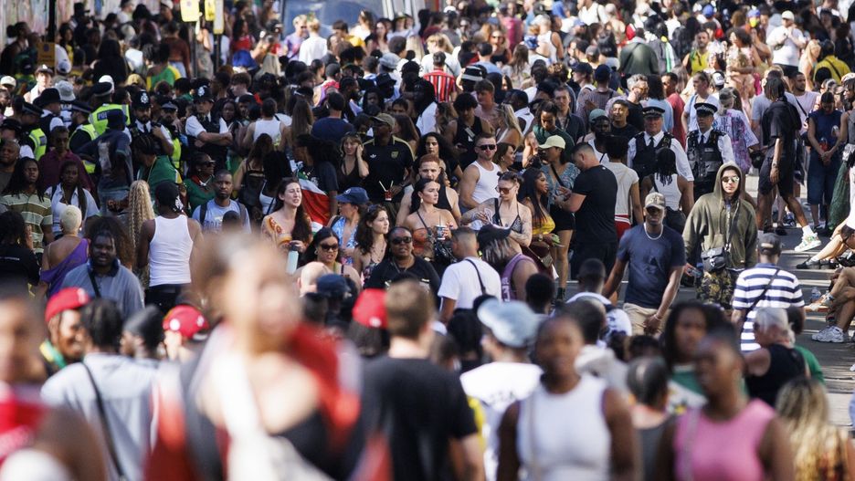 Notting Hill Carnival przyciągnął gigantyczne tłumy 