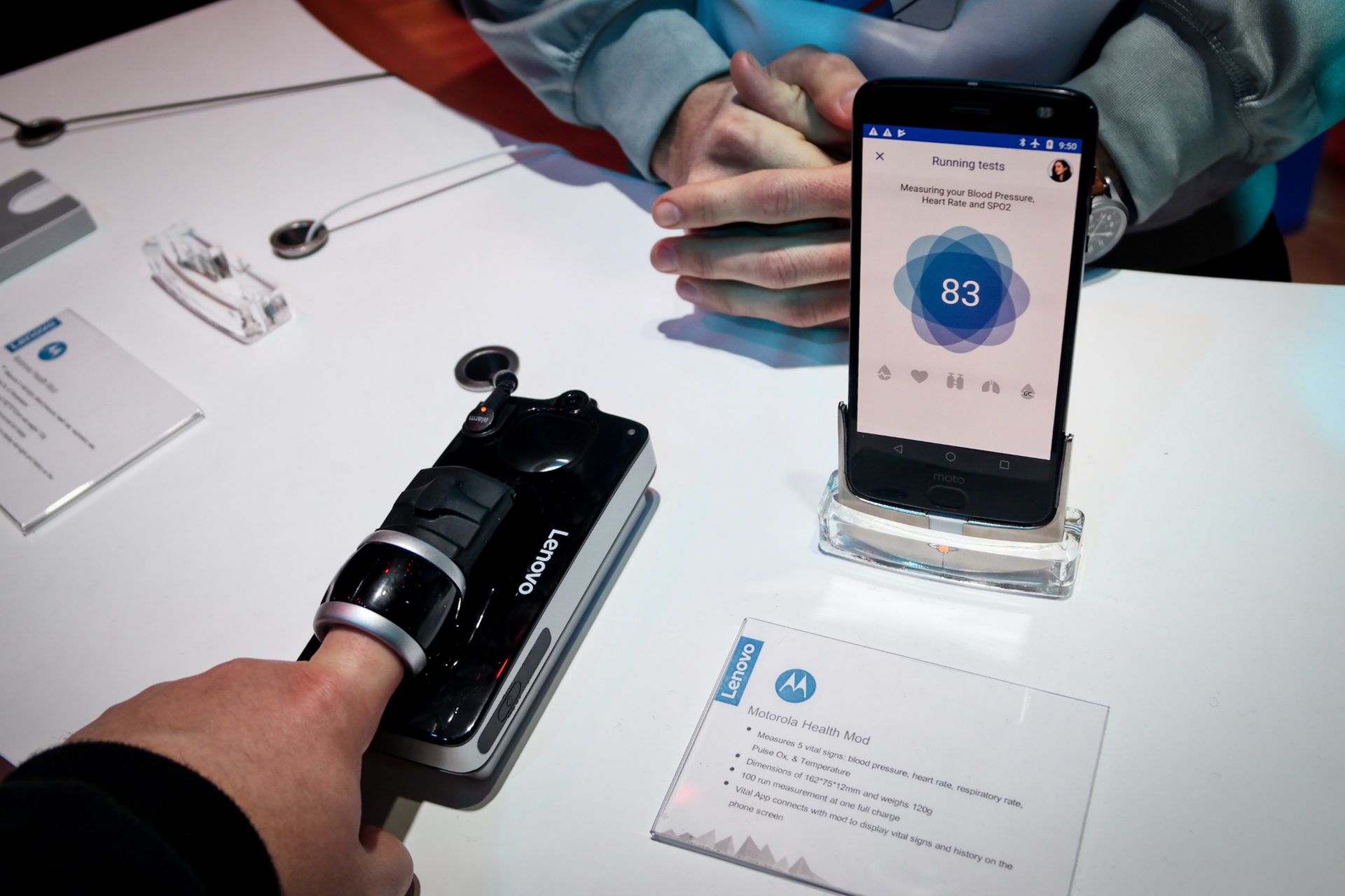 Motorola Health Mod do smartfonów Moto Z - pierwsze wrażenia. Akcesorium zdrowotne Motoroli ma więcej wad niż zalet 2