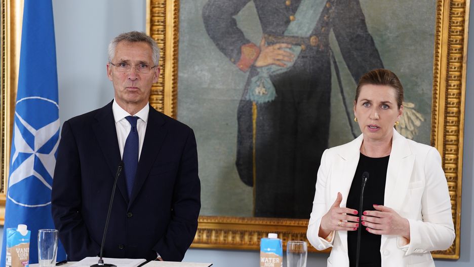 Jens Stoltenberg i Mette Frederiksen podczas konferencji prasowej po spotkaniu