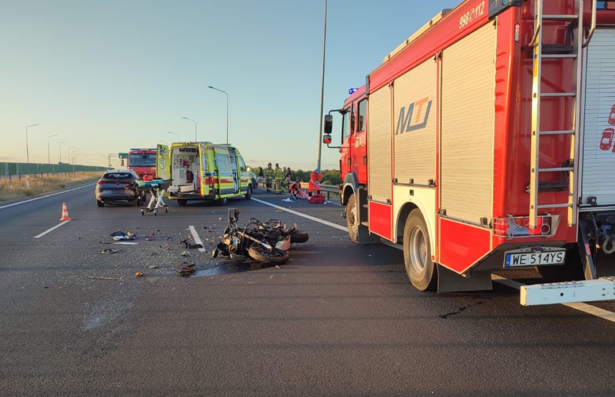 Na drodze S8 doszło do zderzenia samochodu osobowego z motocyklem. 48-letniej motocyklistki nie udało się uratować.