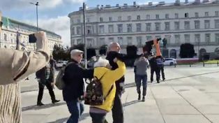 Macierewicz z pistoletem na farbę broni "prawdy o Smoleńsku". PiS się zgadza