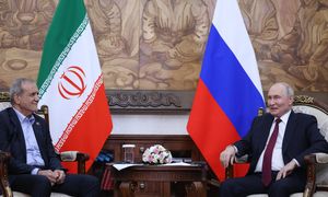 Putin spotkał się z prezydentem Iranu. "Podziwiamy waszą odwagę"