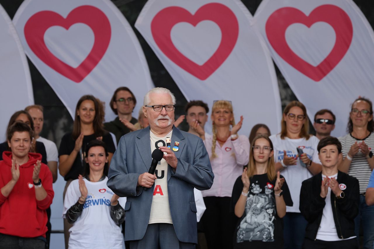 Jedno zdanie Wałęsy wystarczyło. Tłum zaczął śpiewać [RELACJA NA ŻYWO]