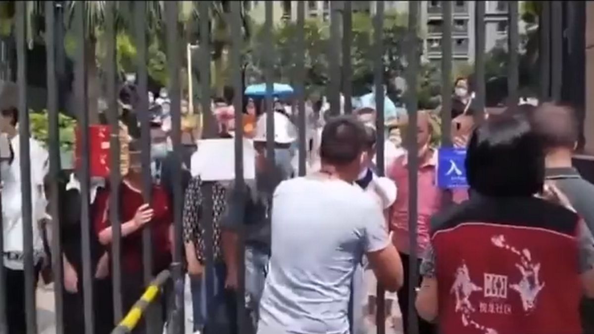 Trzęsienie ziemi w Chinach. Wściekli mieszkańcy mają dość