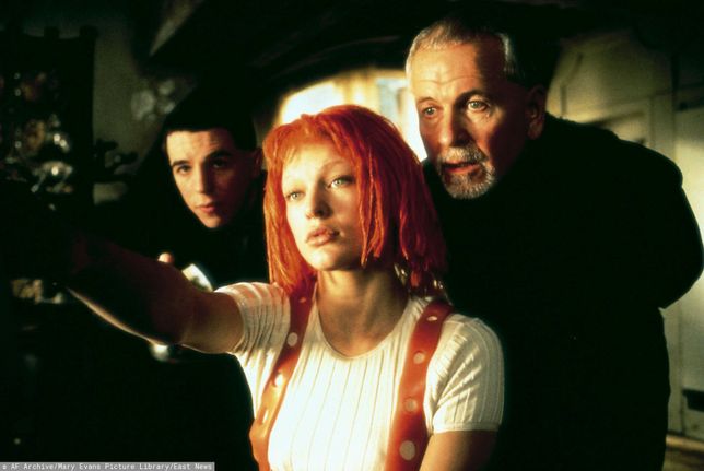 Charlie Creed Miles, Milla Jovovich i Ian Holm w "Piątym elemencie" Luca Bessona z 1997 r.