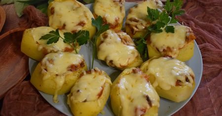 Pieczone ziemniaczki z farszem. Ten przepis to hit!