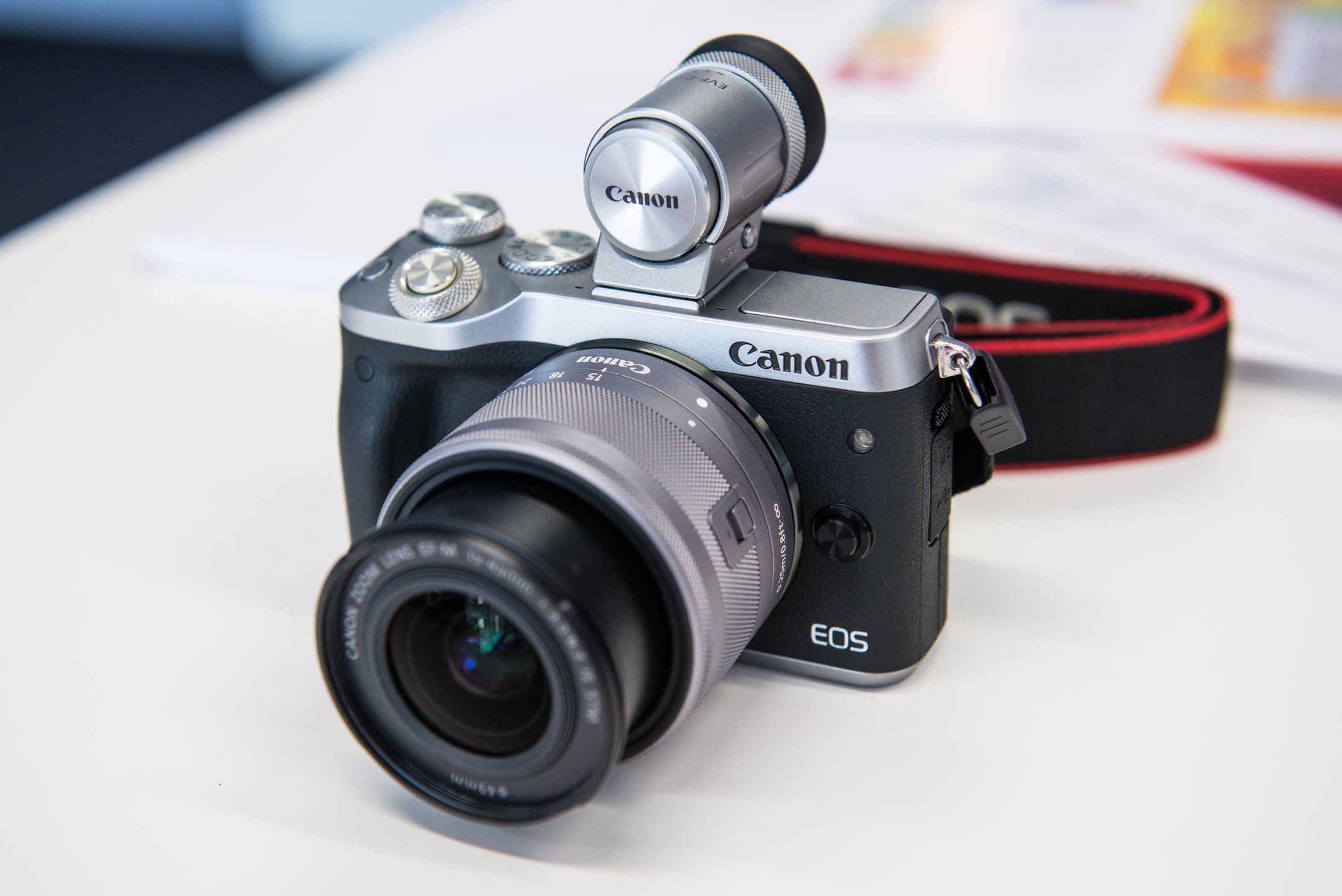 Canon EOS M6, czyli bezlusterkowiec z opcjonalnym wizjerem w naszych rękach 11