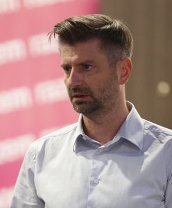 Krzysztof Śmiszek szczerze o swojej chorobie. "Atakuje moje kości"