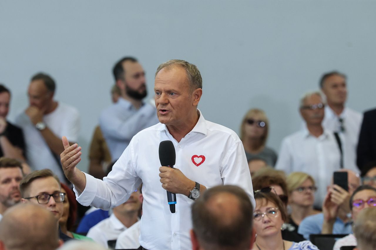 Tusk o wydatkach na obronność: Nie chodzi o pochwały