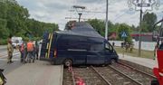Bytom. Zderzenie dostawczaka i tramwaju. Kierowca wjechał na tory