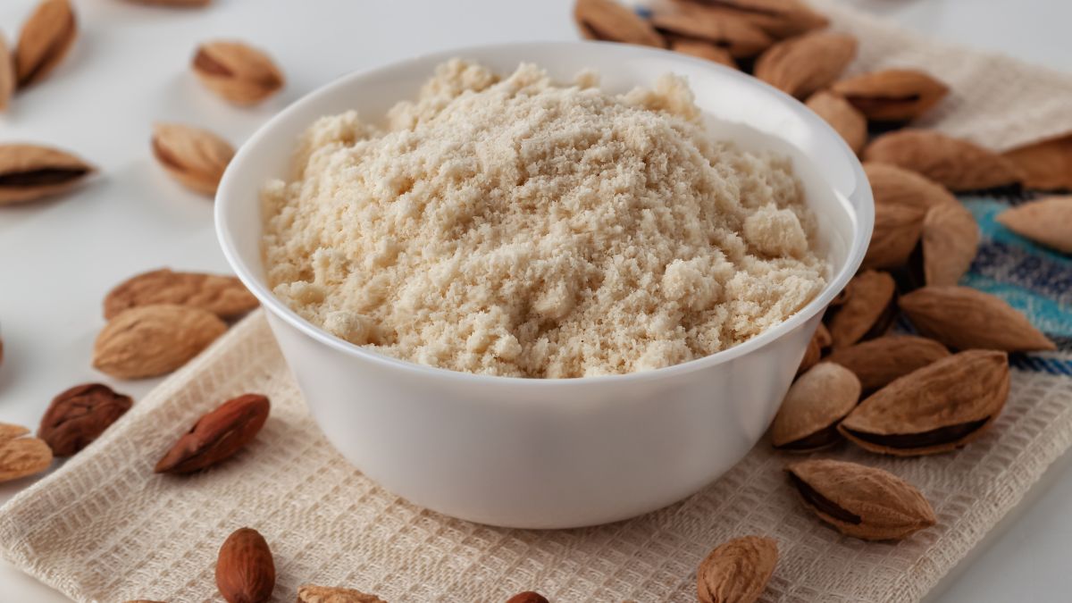 GIS ostrzega przed mąką migdałową. Zawiera szkodliwe substancje.