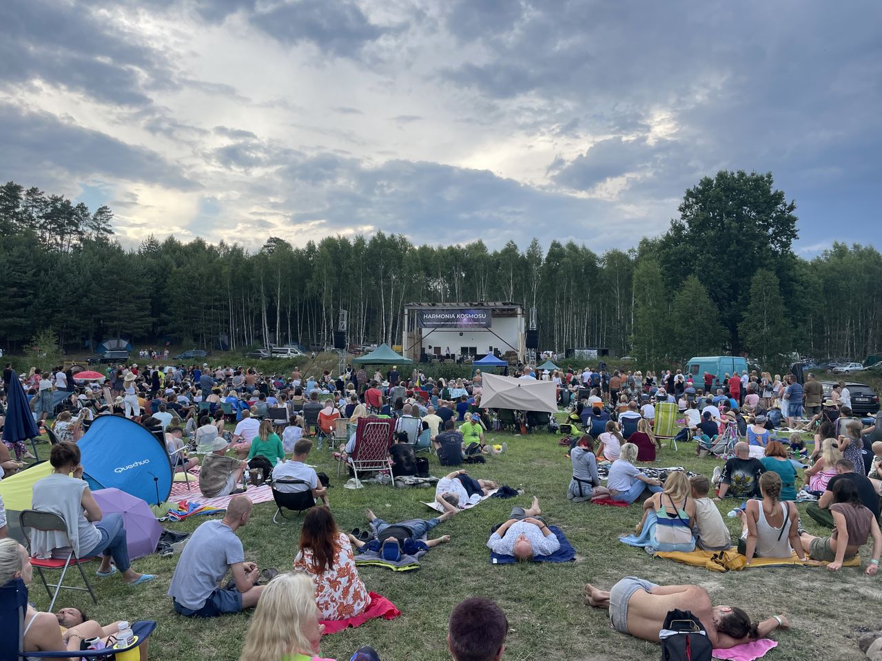 Woodstock dla "foliarzy". "Przez telefony diabeł programuje nasze dzieci"