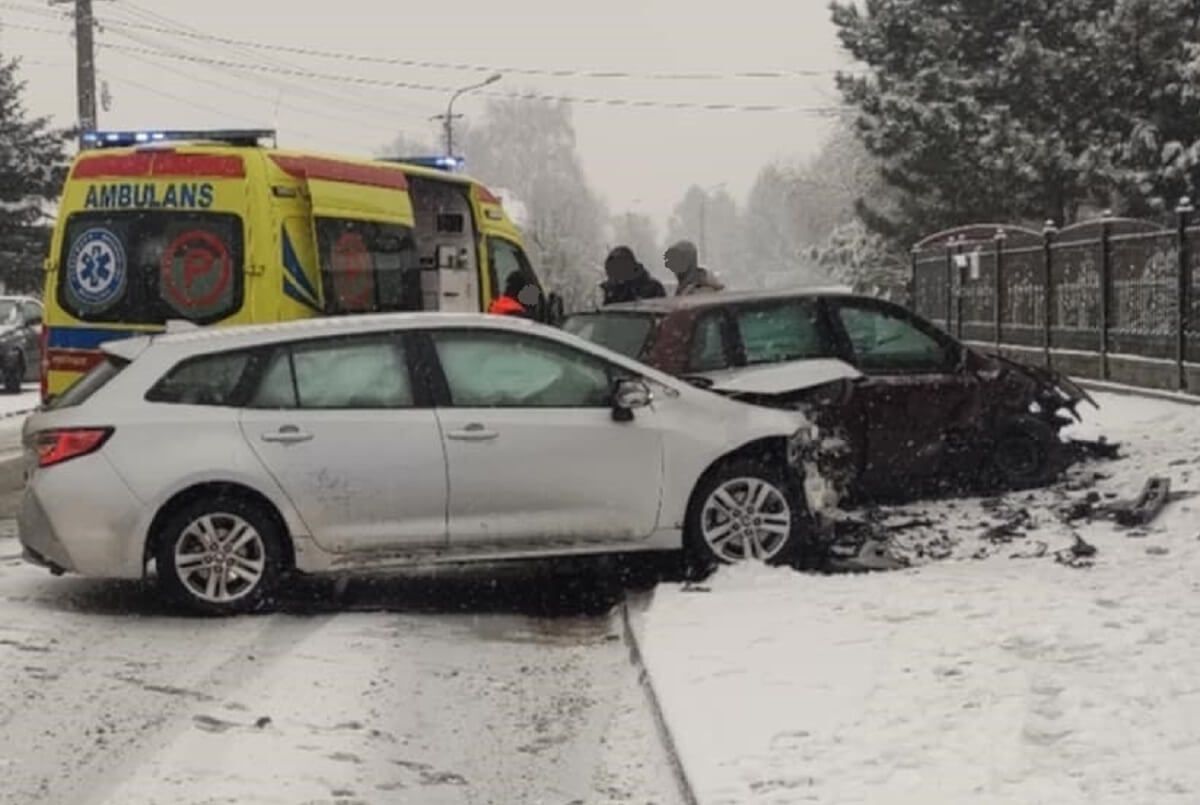Wypadek spowodowany aurą zimową