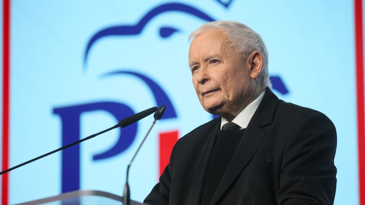 Warszawa, 16.02.2026. Prezes Prawa i Sprawiedliwości Jarosław Kaczyński podczas konferencji prasowej w siedzibie partii przy ulicy Nowogrodzkiej w Warszawie, 16 bm. Spotkanie dot. spraw bieżących. (mr) PAP/Leszek Szymański