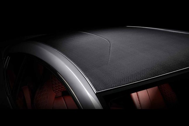 Aston Martin Vanquish - dach z włókna węglowego