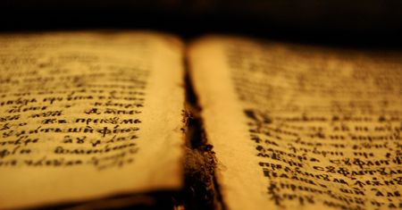 Wskazują autorstwo Biblii. Zwrócili uwagę na te szczegóły
