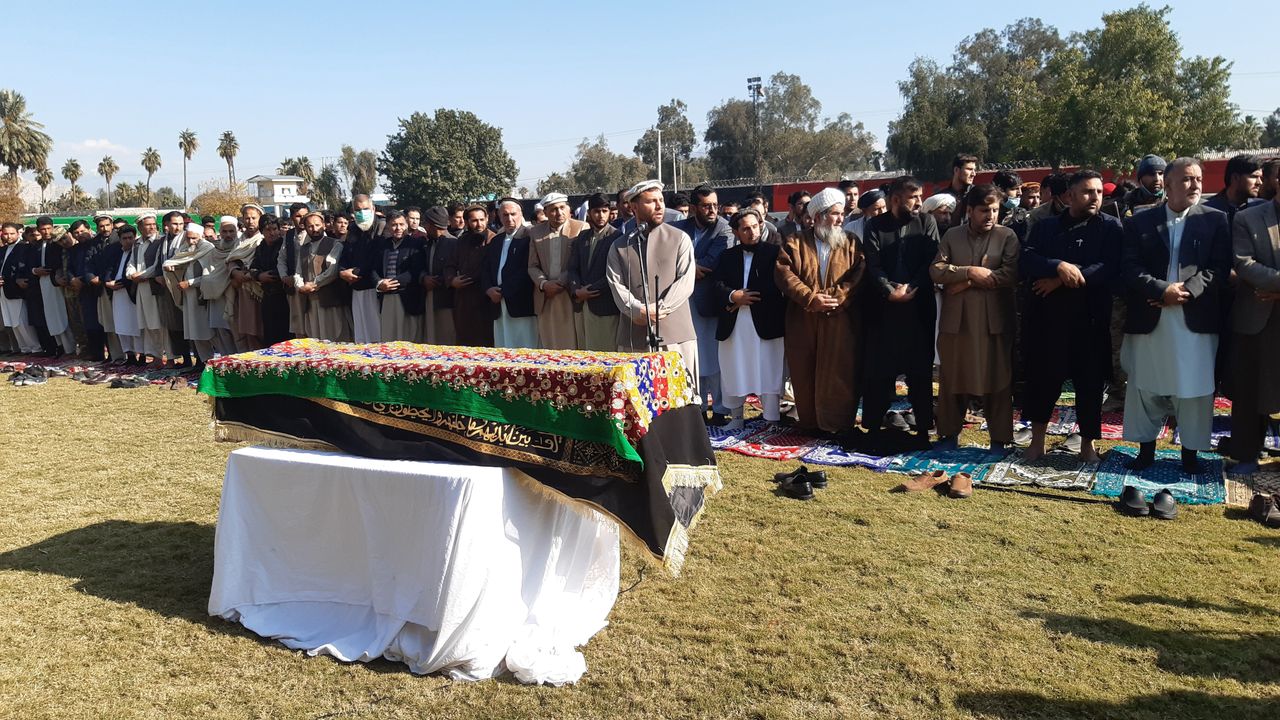 Dżalalabad, Afganistan, 10.12.2020 r. Pogrzeb Malalai Maiwand, dziennikarki Enikass Radio & TV, zamordowanej w zamachu