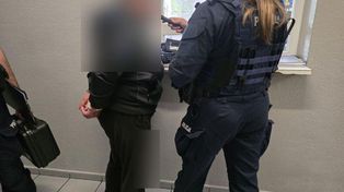 Ścinawa: Pijana babcia jechała odebrać wnuka z przedszkola. Wpadła, bo wjechała na zamkniętą drogę