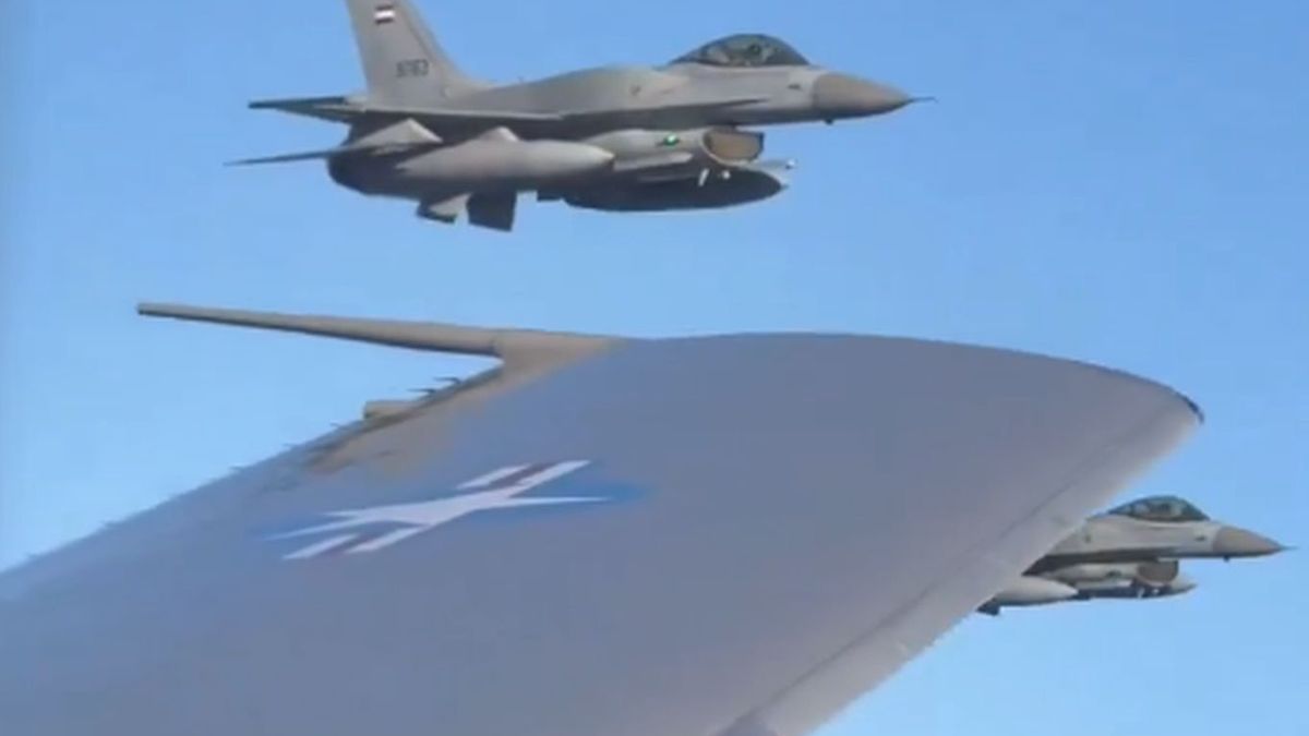 F-16 eskortujące samolot Donalda Trumpa nad Egiptem