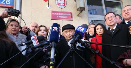 "To robi z nas oszołomów". Irytacja w PiS po wpisach Kamińskiego o Tusku