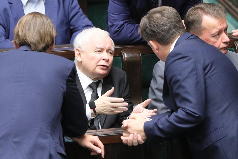 "Radykalne zubożenie Polaków, wielkie ich obrabowanie". Kaczyński o wprowadzeniu euro