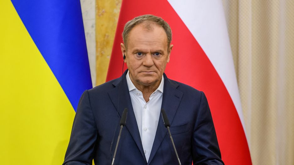 Lwów, Ukraina, 17.12.2024. Premier Donald Tusk podczas wspólnej konferencji prasowej z prezydentem Ukrainy Wołodymyrem Zełenskim we Lwowie, 17 bm. (ad) PAP/KPRM HANDOUT EDITORIAL USE ONLY NO SALES