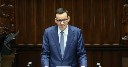 Senne pożegnanie z władzą. Liderzy PiS w kiepskiej formie, działacze zawiedzeni