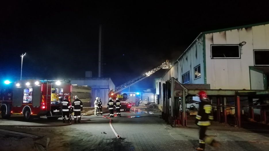 Starachowice. W gaszenie pożaru zaangażowani byli strażacy z całego województwa świętokrzyskiego