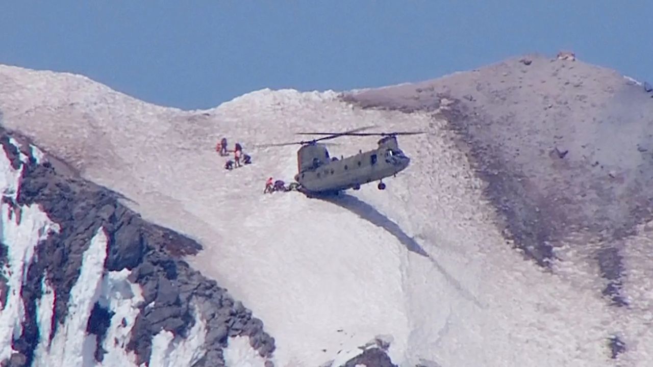 Za- i wyładunek CH-47 jest możliwy bez lądowania śmigłowca