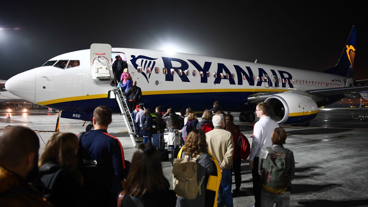 Passengers boarding a Ryanair Boeing 737 plane at airport in Krakow, Poland on 25 September 2019. (Photo by Jakub Porzycki/NurPhoto via Getty Images)