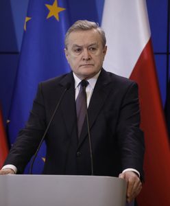 Trójka i afera ws. Listy Przebojów. Piotr Gliński mówi o "kryzysie" i odpowiada ws. wykorzystywania mediów publicznych