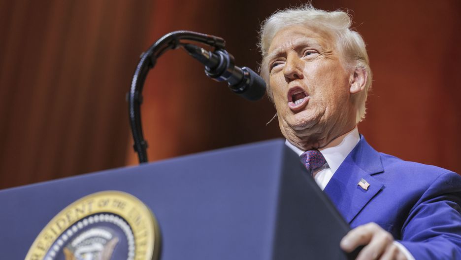 US President Donald J. Trump addresses the Republican Governors Association meeting at the National Building Museum in Washington, DC, USA, 20 February 2025. EPA/SHAWN THEW / POOL Dostawca: PAP/EPA.