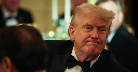 Bezprecedensowa oferta dla USA. Chcą oddać wszystkie minerały za bazę