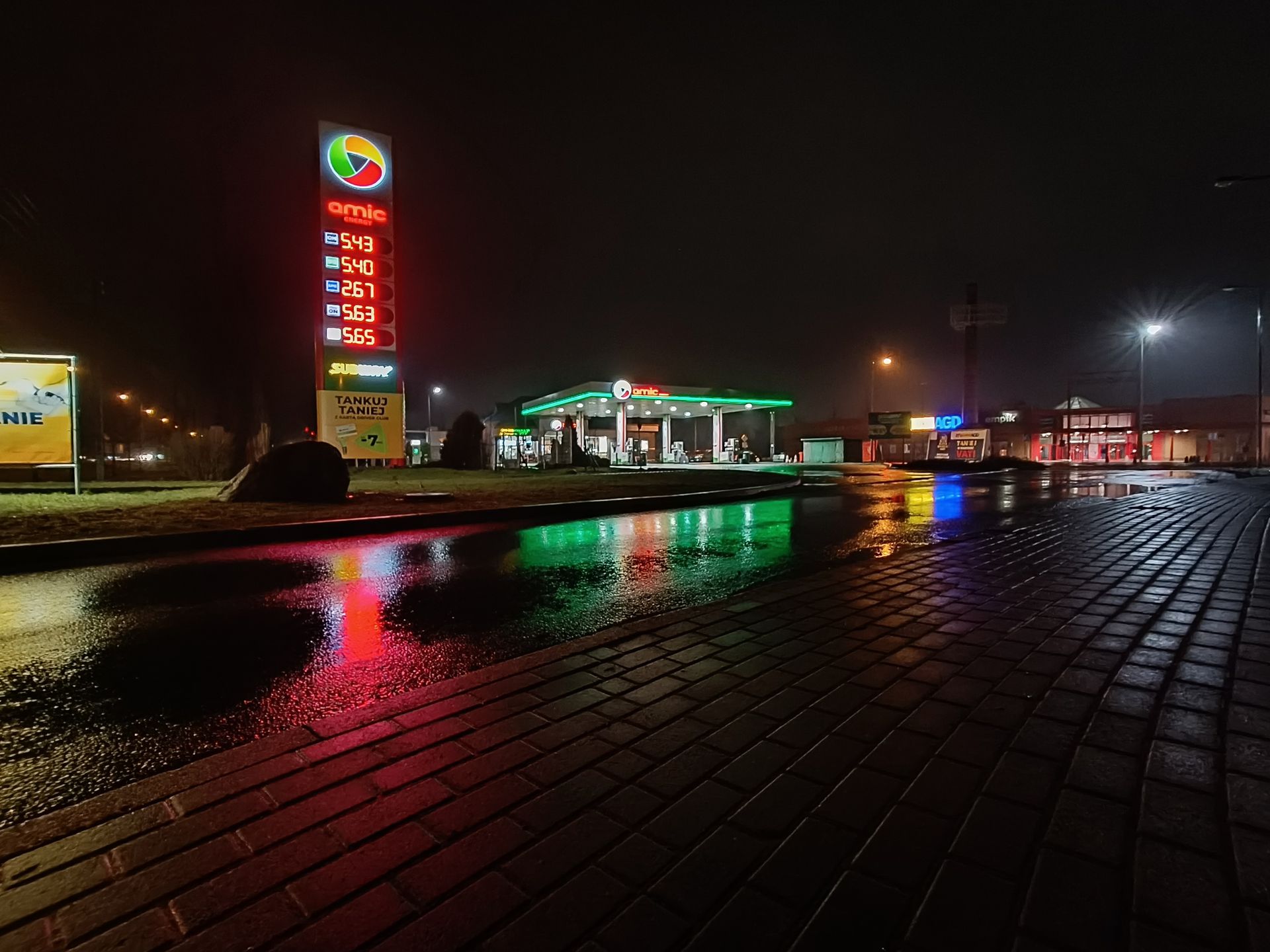Aparat realme 9 Pro+ wymiata w nocy. Tak, może się równać z flagowcami 71