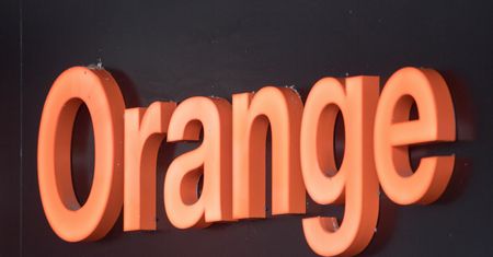 Orange wysyła większość pracowników do domów i wydłuża terminy płatności faktur (aktualizacja)
