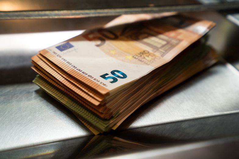 Kursy walut NBP 05.08.2021 Czwartkowy kurs funta, euro, dolara i franka szwajcarskiego
