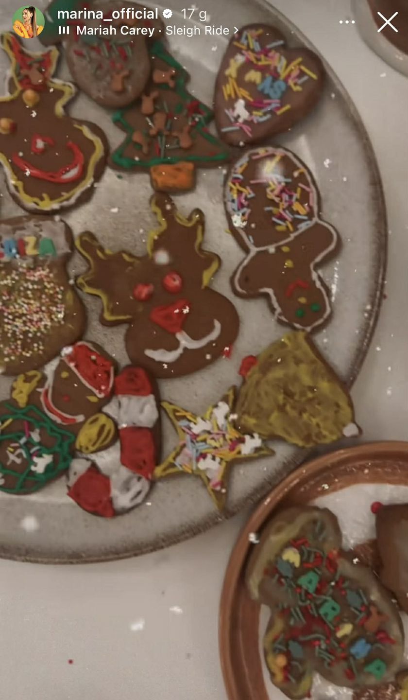 Szczęśni dekorują pierniki