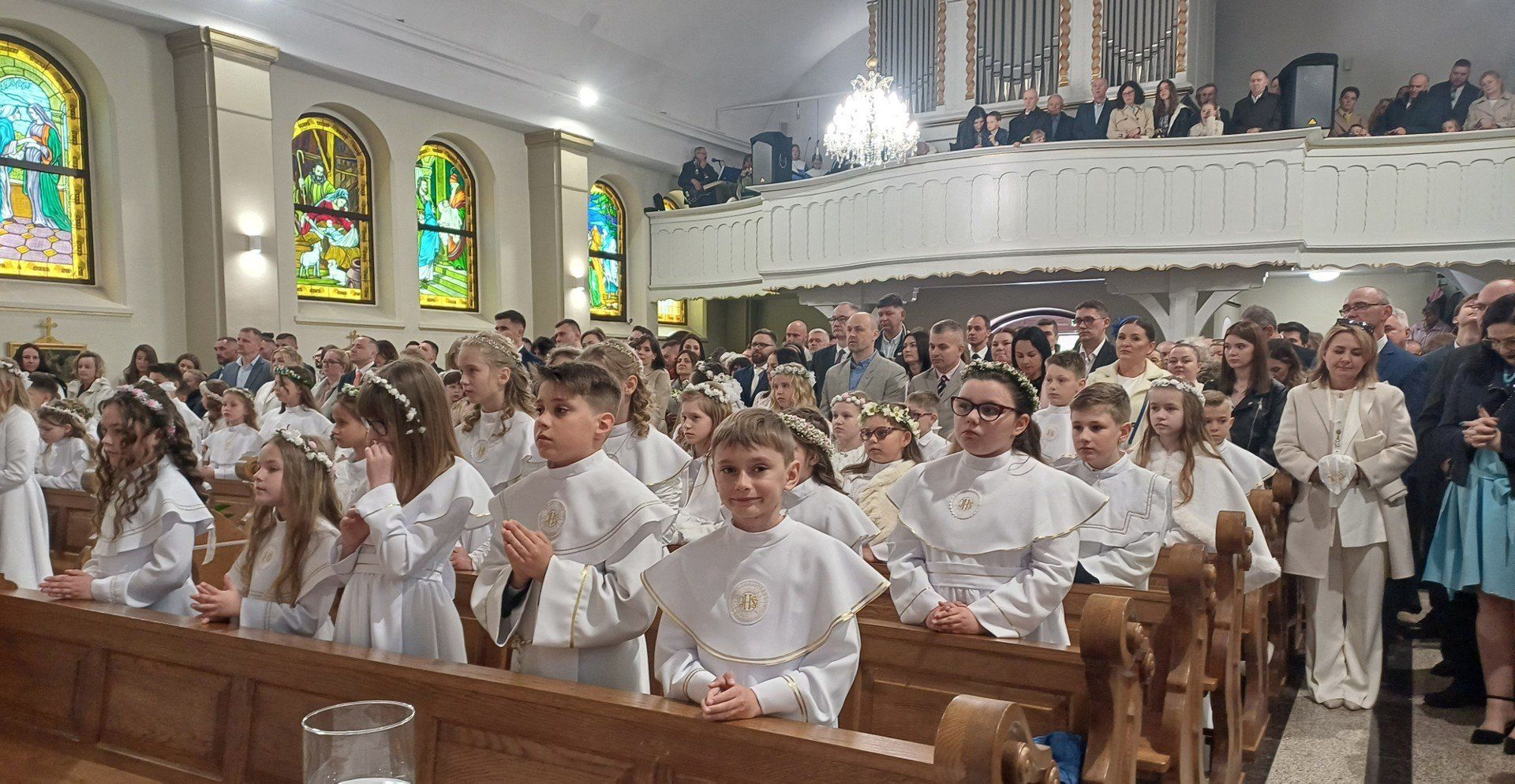 Dzieci z parafii Matki Boskiej Nieustającej Pomocy w Pruszczu Gdańskim przystąpiły do Pierwszej Komunii Świętej